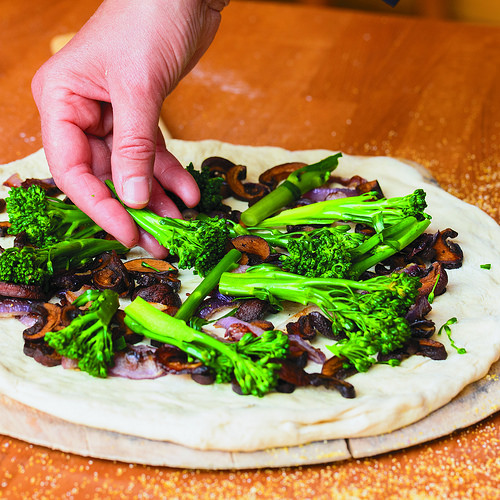 vegetarian broccoli rabe pizza